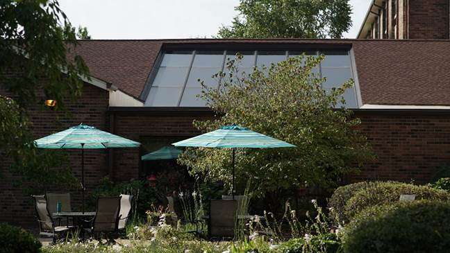 Park-Place-Senior-Living-Hendersonville-Tennessee-Outdoor-Recreation-Area