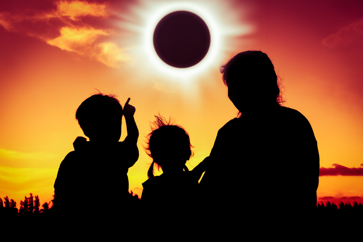 park-place-retirement-hendersonville-tennessee-enjoy-solar-eclipse-anywhere